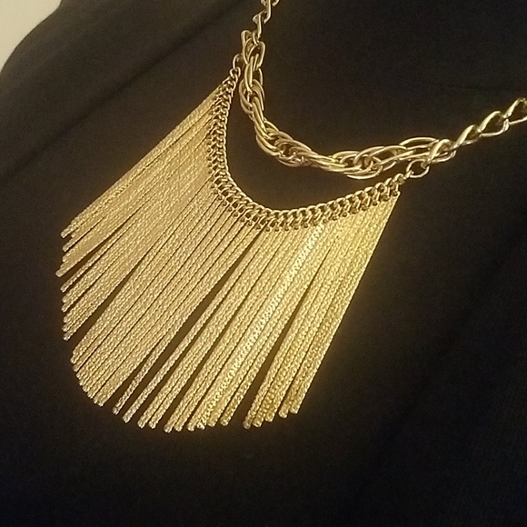 🎉Guess Gold Tone Statement Necklace - Picture 3 of 4